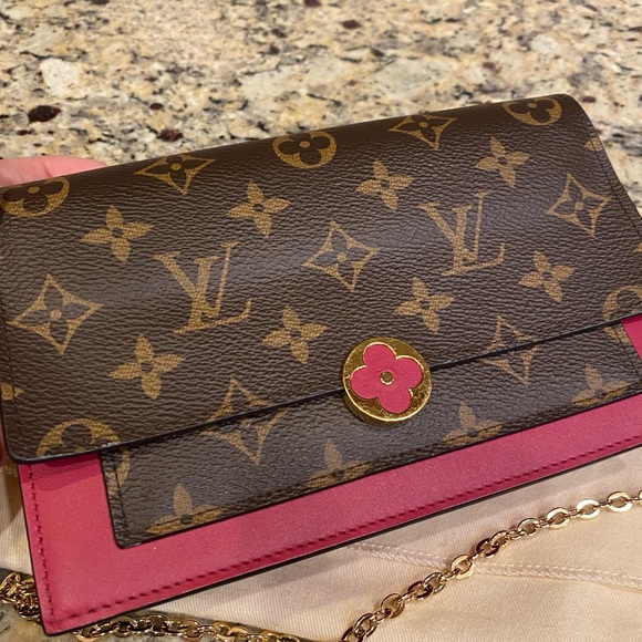 Louis Vuitton Flor Chain Bag - Picture 10 of 16